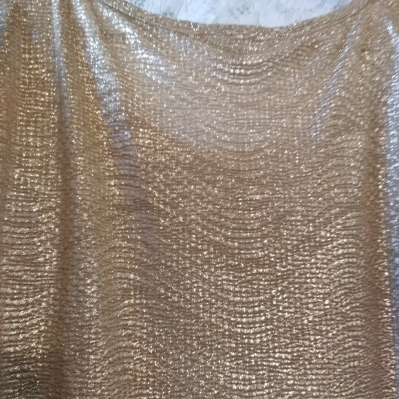 REDUCED!! &M metallic Gold Short Slv Shirt SZM - Picture 4 of 6